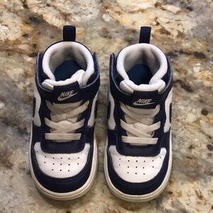 Toddler Nike shoes size 7